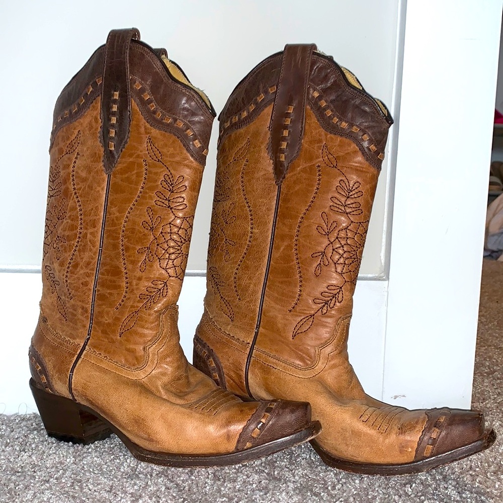 Cowgirl boots, size 6
